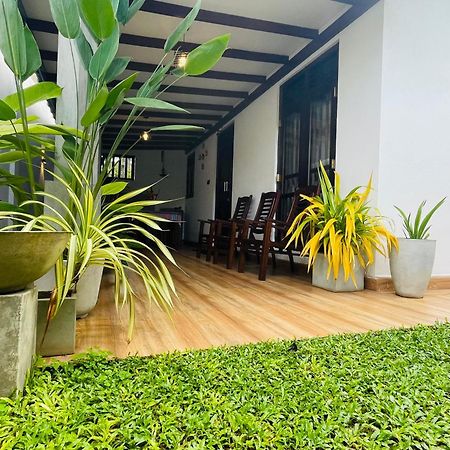 The Nook Hotel Hikkaduwa Bagian luar foto
