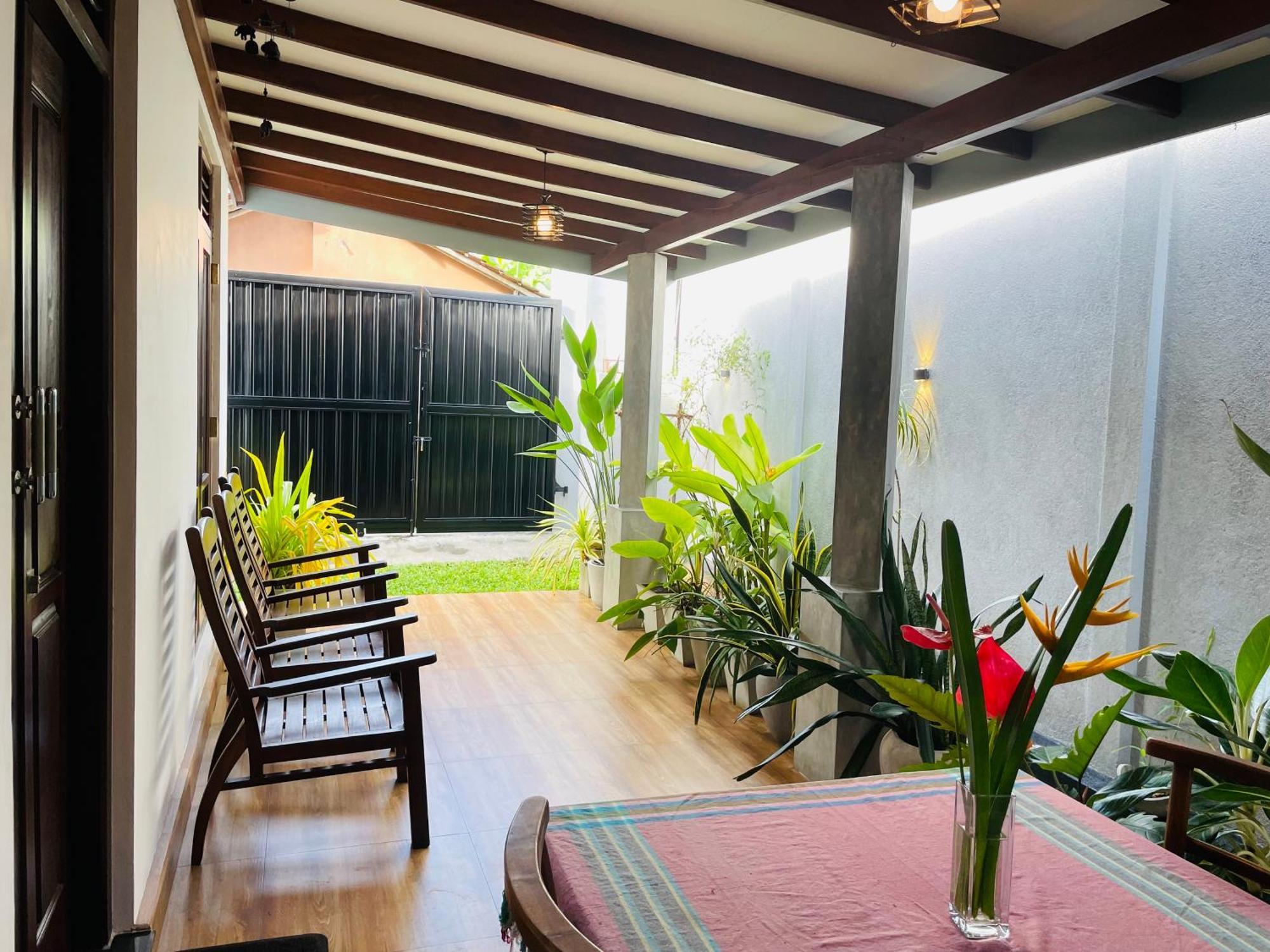 The Nook Hotel Hikkaduwa Bagian luar foto