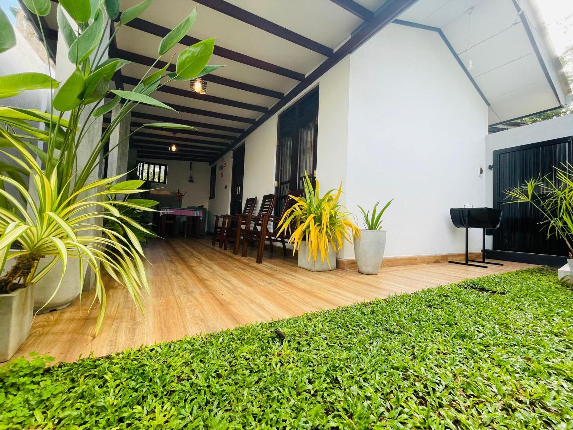 The Nook Hotel Hikkaduwa Bagian luar foto