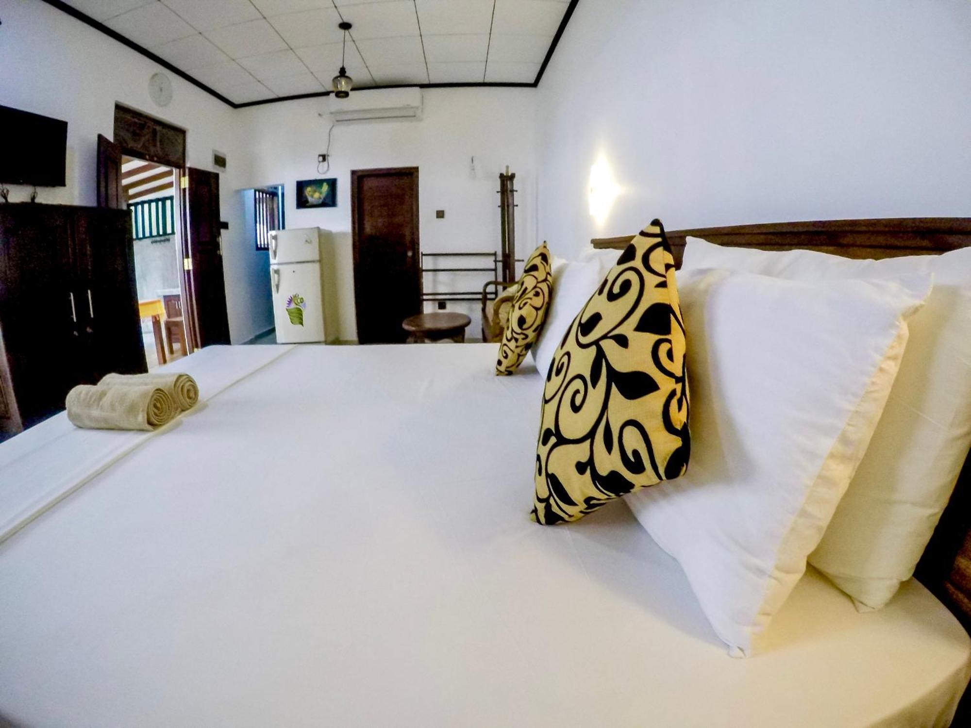 The Nook Hotel Hikkaduwa Bagian luar foto