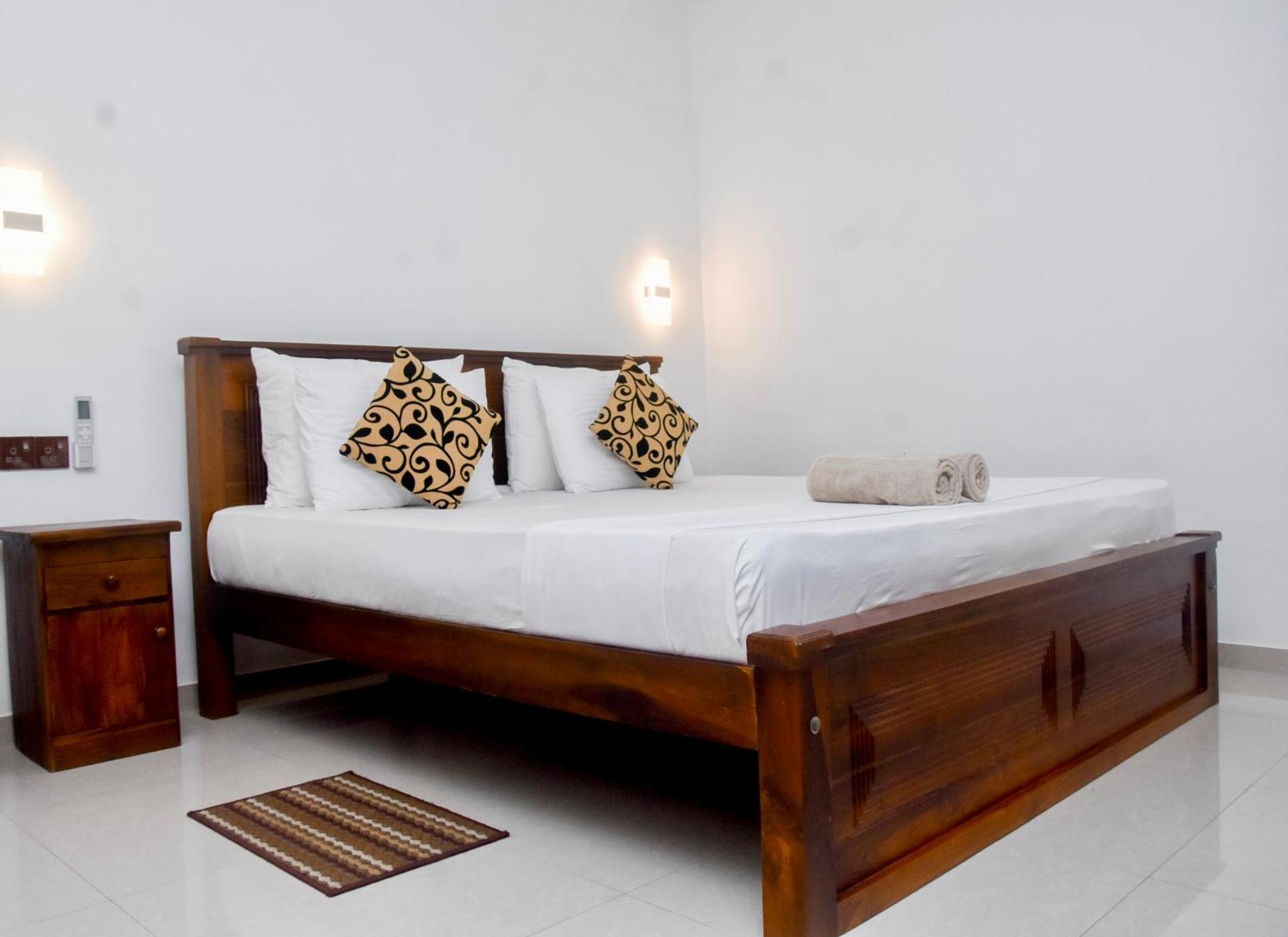 The Nook Hotel Hikkaduwa Bagian luar foto