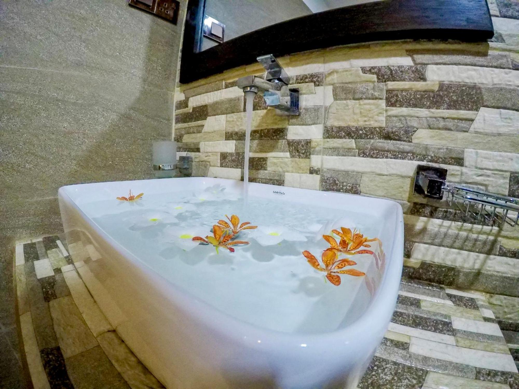 The Nook Hotel Hikkaduwa Bagian luar foto